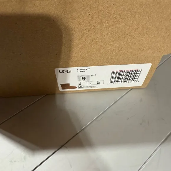 UGG Classic Short Boots in Chestnut Toddler 9
