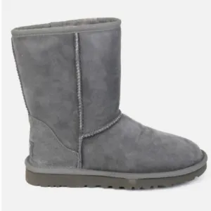 UGG Classic Short II Youth Boots Size 4