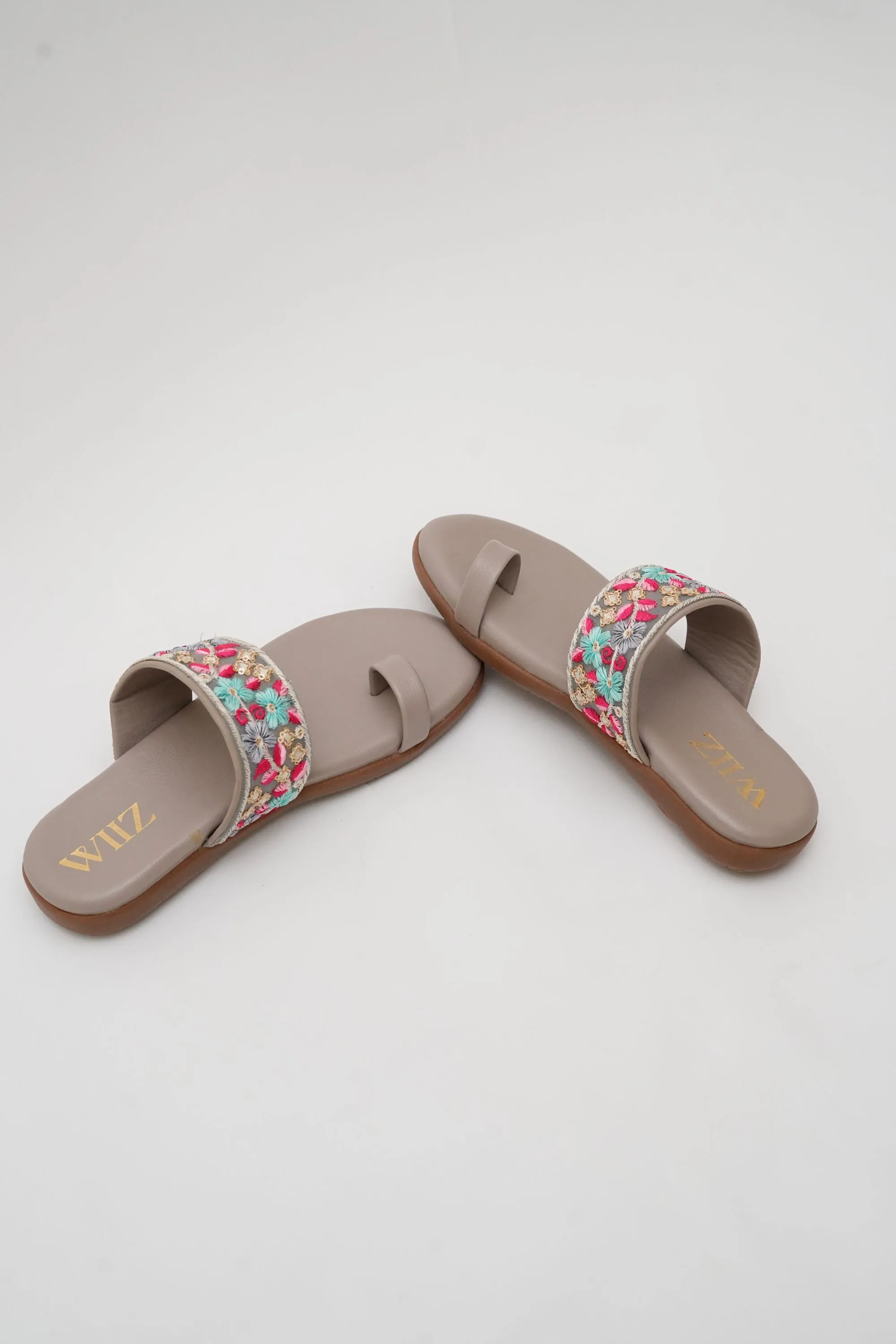 WIIZ WOMEN'S BEIGE SLIPPERS WITH MULTICOLOR EMBROIDERED STRAP