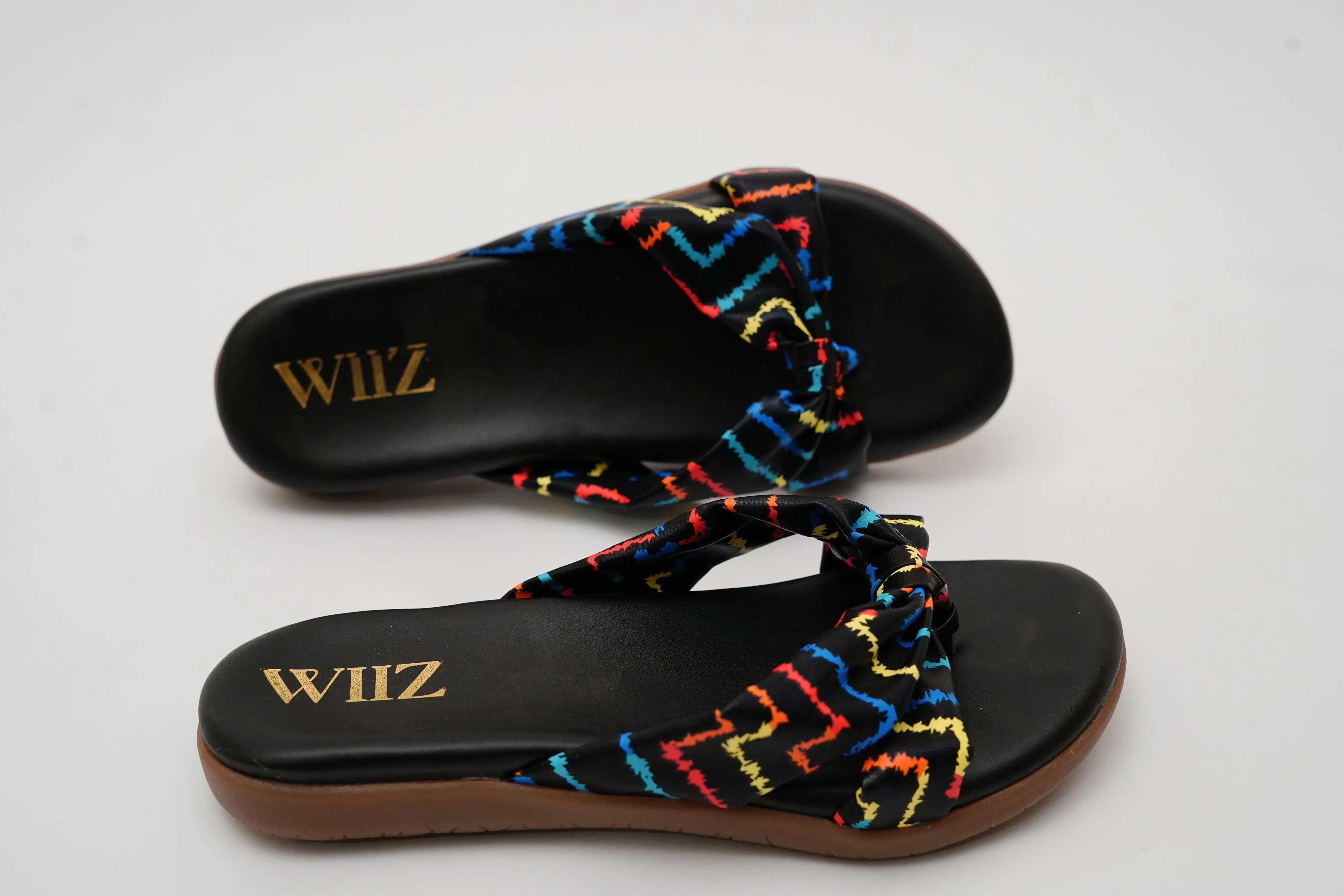 WIIZ WOMEN'S BLACK SLIPPERS WITH MULTICOLOR ZIGZAG FABRIC STRAP