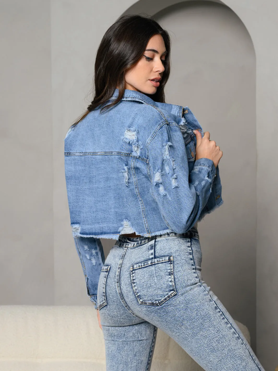 WOMEN'S DISTRESS CROPPED DENIM JACKET