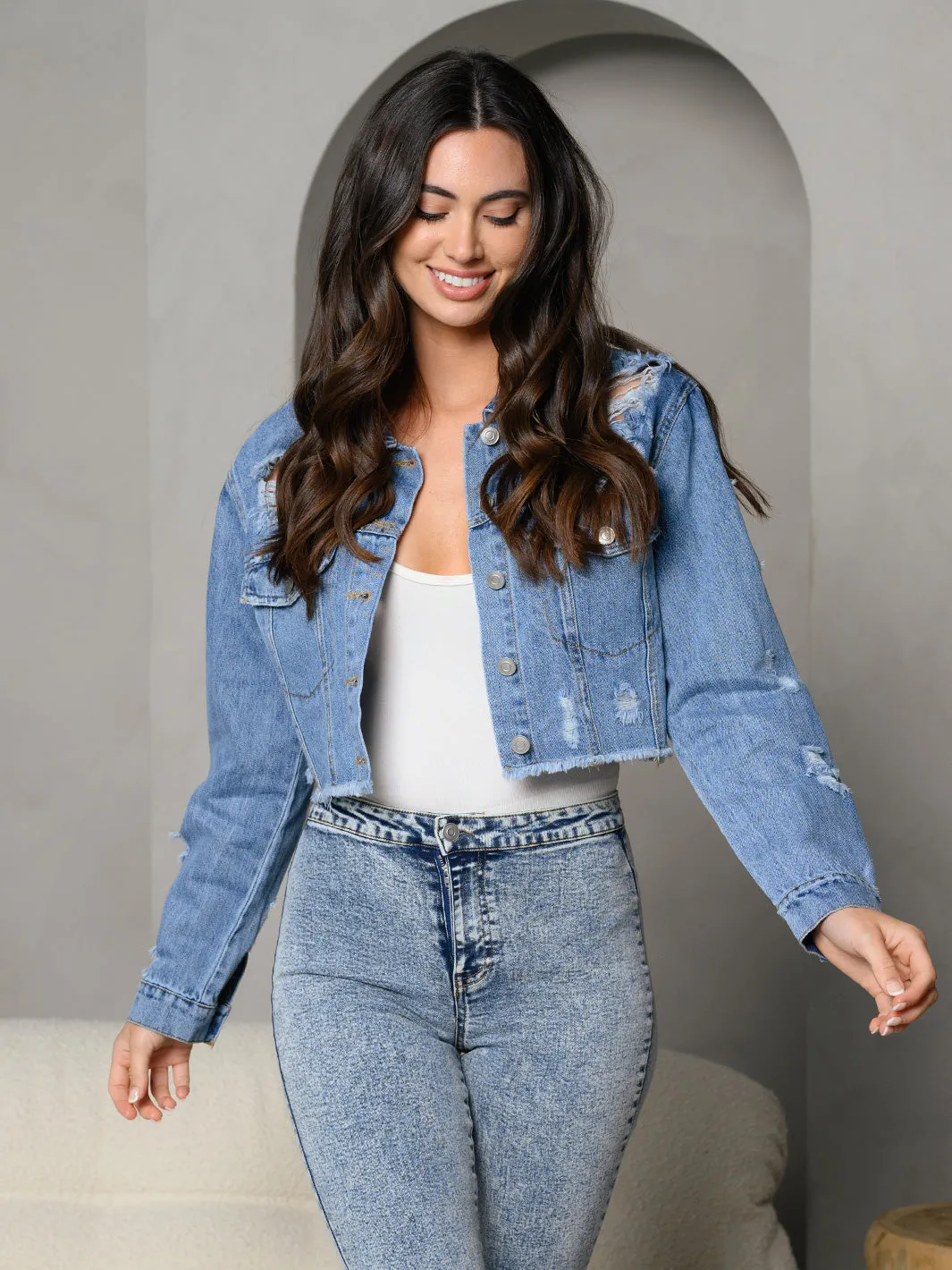 WOMEN'S DISTRESS CROPPED DENIM JACKET