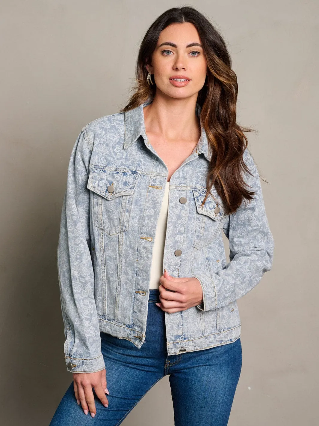 WOMEN'S LONG SLEEVE BUTTON CLOSURE FLORAL DENIM JACKET