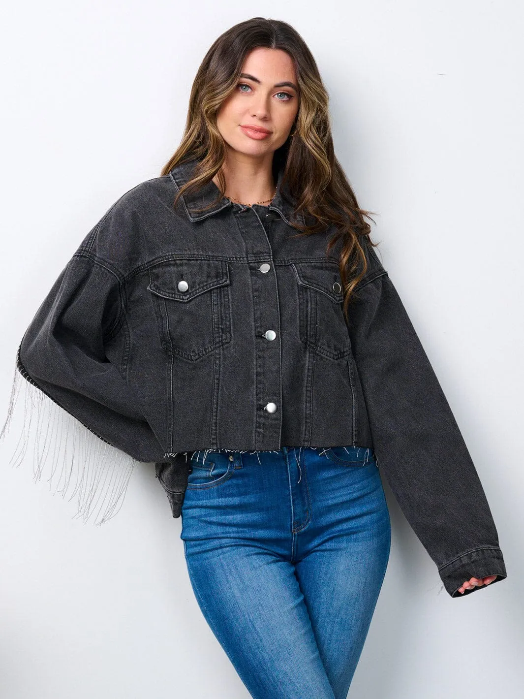WOMEN'S LONG SLEEVE STUD FRINGE DETAILED RAW EDGE DENIM JACKET