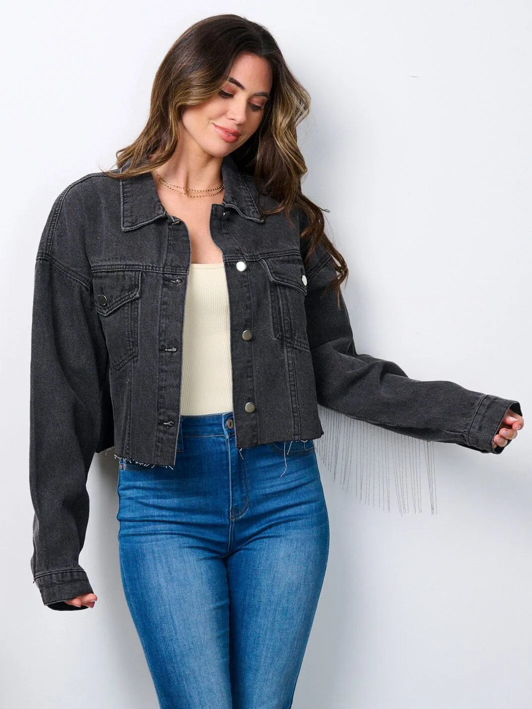 WOMEN'S LONG SLEEVE STUD FRINGE DETAILED RAW EDGE DENIM JACKET