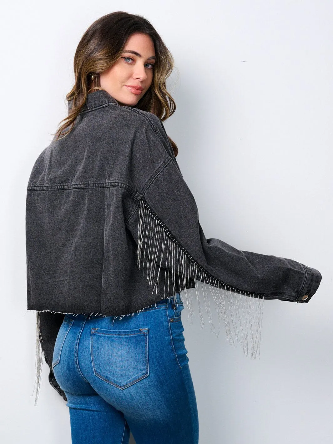 WOMEN'S LONG SLEEVE STUD FRINGE DETAILED RAW EDGE DENIM JACKET