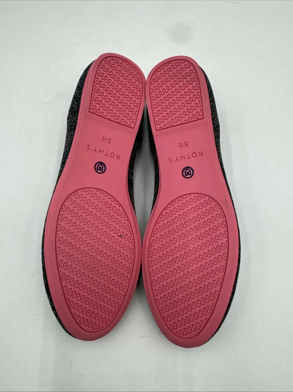 Women’s Rothy’s The Flats Color Gray Birdseye Flats Pink Sole Size 5.5 - Very Good